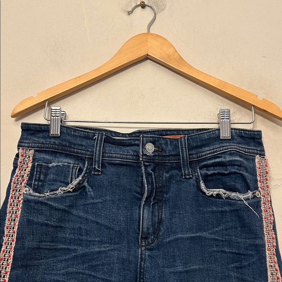 Anthropologie Pilcro slim cropped boyfriend jeans with accent design Size 28 EUC - Picture 3 of 11